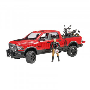 Moto Scrambler Ducati Desert Sled et pilote RAM 2500 Power Wagon Bruder