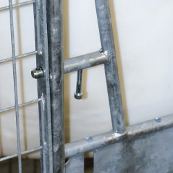 Portillon galvanisé pour niche à veau La Buvette