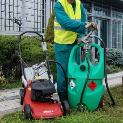 Réservoir Emilcaddy 55 L Essence, normes ADR - pompe manuelle rotative, pistolet manuel avec tuyau 3 m