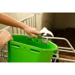 Sécurité antidécrochage Bucket Guard pour seau à veau Kerbl