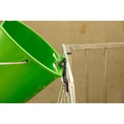 Sécurité antidécrochage Bucket Guard pour seau à veau Kerbl
