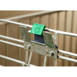 Sécurité antidécrochage Bucket Guard pour seau à veau Kerbl