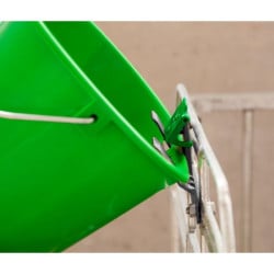 Sécurité antidécrochage Bucket Guard avec porte-seau pour seau à veau Kerbl