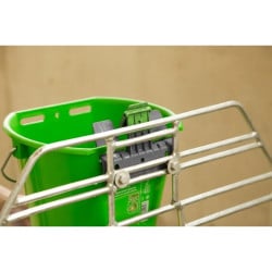 Sécurité antidécrochage Bucket Guard avec porte-seau pour seau à veau Kerbl