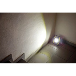 Projecteur LED mobile à batterie WorkFire Pro 30 Kerbl