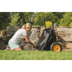 Brouette en plastique Cub Cart Polar - 198 Litres, noir, 127 x 71 x 74 cm