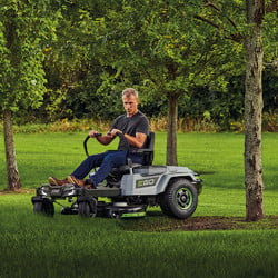 Tondeuse électrique sans fil autoportée ZERO TURN EGO ZT4201E - Largeur de coupe 107 cm + batterie 56V + chargeur 1600 W