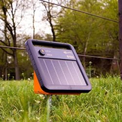 Électrificateur solaire avec batterie Lithium 12 Volt S100 Gallagher + OFFERT 1 piquet de support