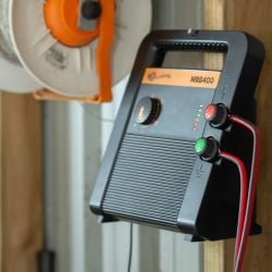 Électrificateur MBS400 Gallagher - mixte 230 V / 12 V / Solaire + OFFERT : un voltmètre numérique