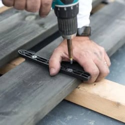 Système de fixation invisible de lame de terrasse bois, seau de 64 fixations et 20 taquets