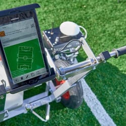 Appareil traçage semi autonome SWOZI Pico, tablette Samsung pro, abonnement annuel 3 sports (foot, rugby, athlétisme), base RTK