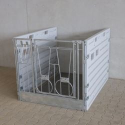 Box à veau individuel placé contre un mur Kerbl