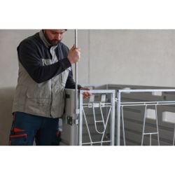 Box à veau individuel placé contre un mur Kerbl