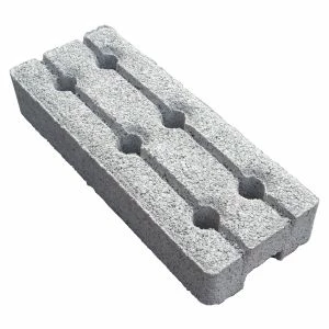 Plots béton pour panneaux de clôture